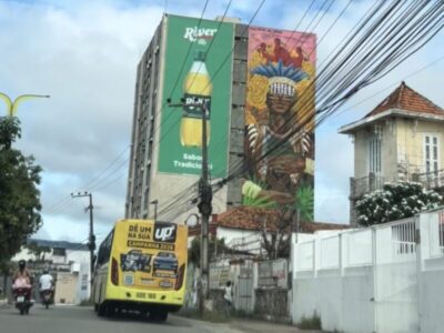 Painéis de publicidade comercial em edifício do Monte Castelo surpreende quem trafega pela Avenida Getúlio Vargas
