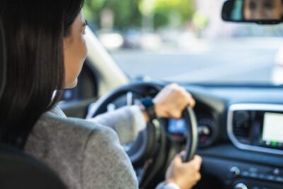 Mulheres ao volante garantem mais segurança no trânsito, revela pesquisa do movimento A Voz Delas