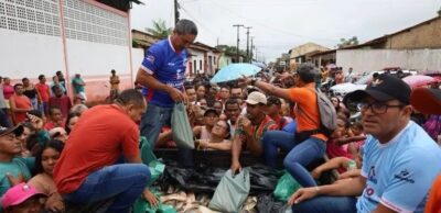 Peixe e Tradição: Prefeito Joãozinho Pavão distribui 6 toneladas de peixes em Santa Helena