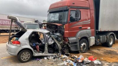 Família morre após batida frontal entre carro e carreta