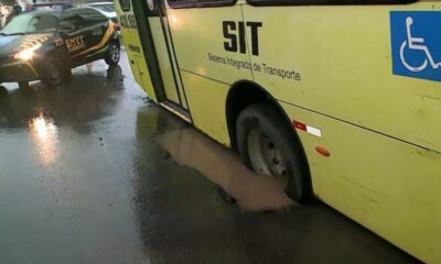 Chuva provoca acidente com ônibus e transtornos em São Luís