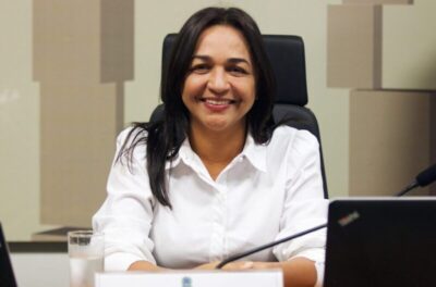 Eliziane Gama oficializa entrada no PT e projeta disputa à reeleição em 2026