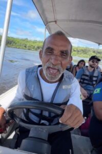 “Tudo Eric”: Piloto de lancha em Barreirinhas viraliza ao revelar nomes inusitados dos filhos