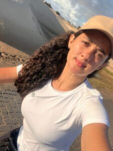 Assim como Christina Koch faz história na NASA, ciclista barreirinhense também faz história ao descer as dunas de bicicleta