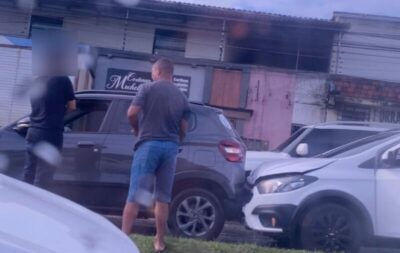 Engavetamento com quatro veículos causa lentidão no Araçagy