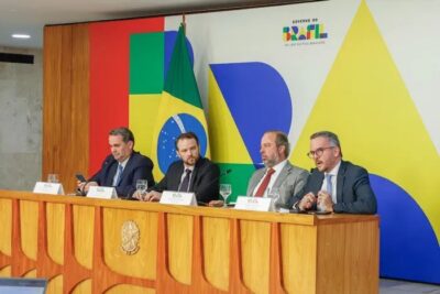 Governo brasileiro anuncia medidas para conter alta do combustível de aviação