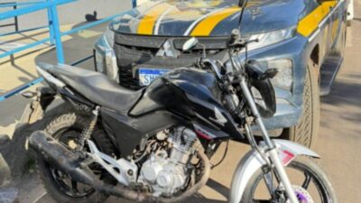 Motocicleta com sinais adulterados e registro de roubo é recuperada pela PRF em Caxias