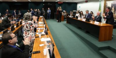 CCJ aprova admissibilidade de propostas que acabam com escala 6×1