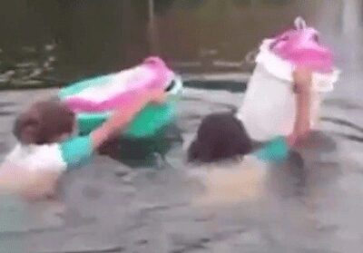 Alunas enfrentam lagoa a nado por falta de transporte escolar no MA