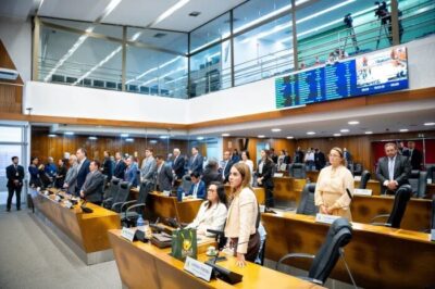 Assembleia faz um minuto de silêncio em memória de Débora Santiago