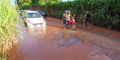Alagamentos e buracos colocam em risco motoristas em São José de Ribamar