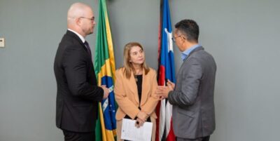 21,7%: Alema recebe projeto que estende reajuste a servidores do TCE