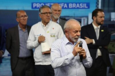 Lula sugere nova modalidade do Pé-de-Meia para reduzir evasão universitária