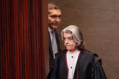 Cármen Lúcia deixa cargo para facilitar organização das eleições