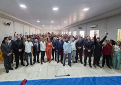 DR. JÚNIOR ENTREGA TÍTULOS APÓS MAIS DE 20 ANOS DE ESPERA E GARANTE TERRA LEGALIZADA A FAMÍLIAS DE VILA VITÓRIA E BOA ESPERANÇA