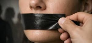 A violência estrutural contra mulheres