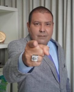 Radialista Karllos Roger morre aos 50 anos