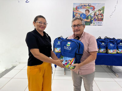 Prefeitura de Araioses realiza entrega de kits escolares no povoado Placas