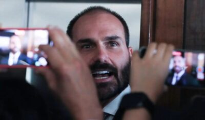 Moraes marca depoimento de Eduardo Bolsonaro em processo no STF