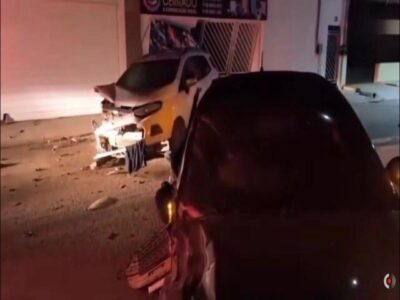 Perseguição policial termina em acidente com apreensão de drogas, arma e joias