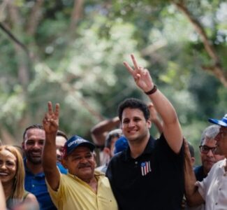 Orleans Brandão ganha apoio de prefeitos do Médio Sertão e é recebido por multidão em grande festa em Colinas