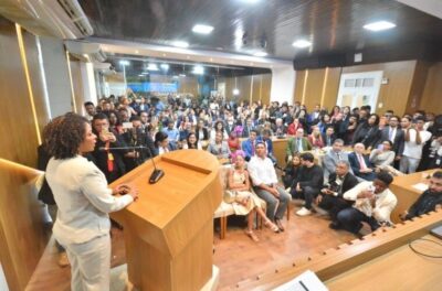 Prefeita Esmênia Miranda toma posse na Câmara de São Luís