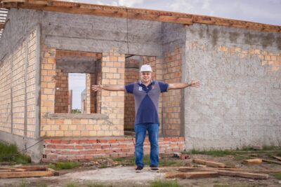 Prefeito de Santa Helena amplia ações e garante mais 50 casas para famílias de baixa renda