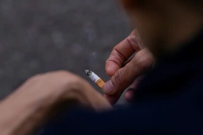 Reino Unido avança para banir cigarro entre jovens
