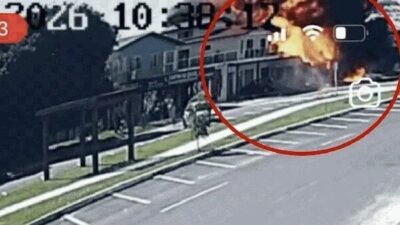 Queda de avião no RS deixa 4 mortos após atingir restaurante