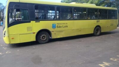 Ônibus quebra no Cohatrac no dia da retomada e revolta passageiros